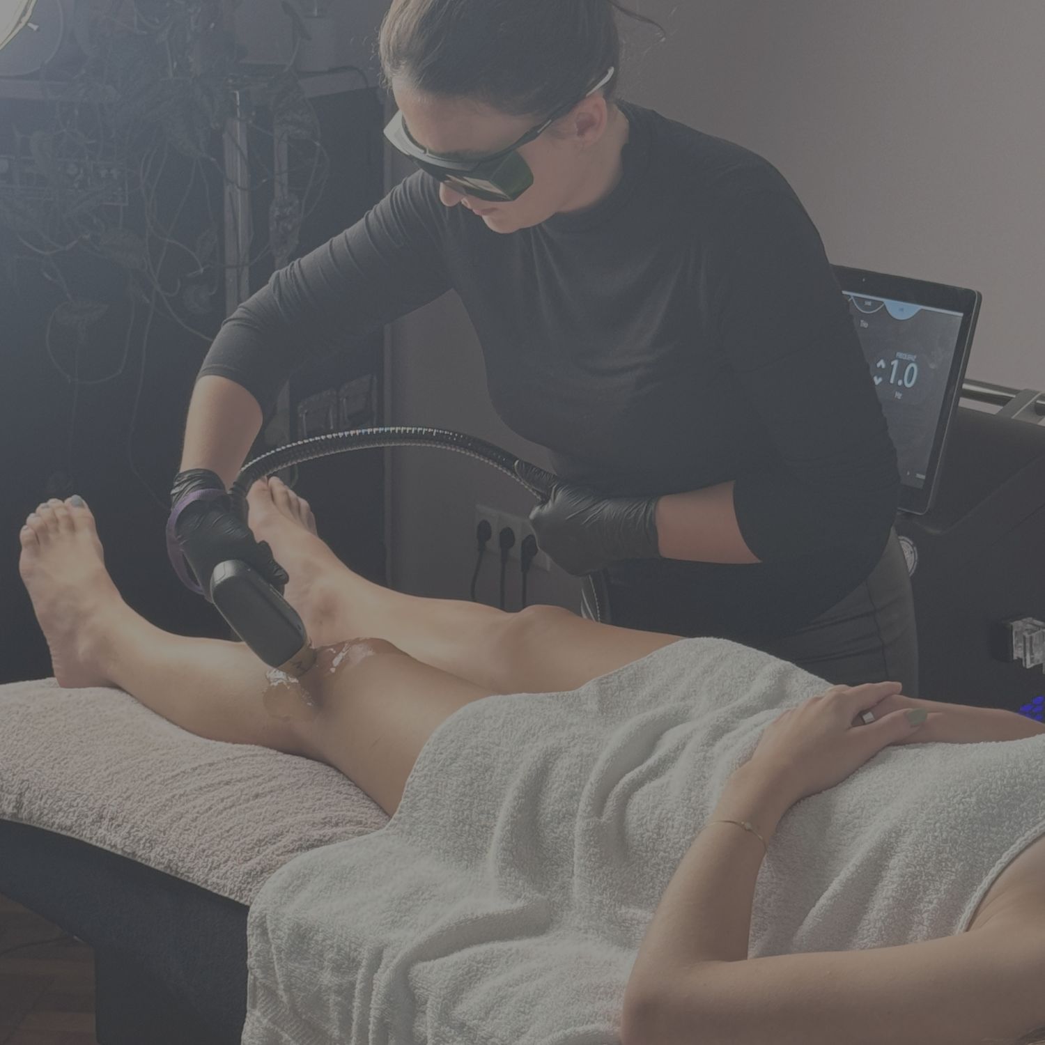 Behandlung der Beine mit dem Diodenlaser